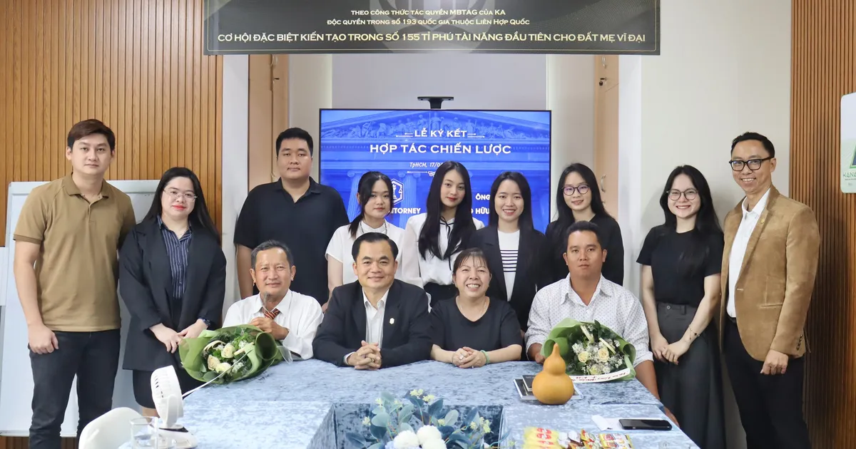 Lễ ký kết hợp tác giữa Công ty CP King Attorney và các đối tác chiến lược: ông Lương Hữu Phước và ông Trương Hoàng Chiến
