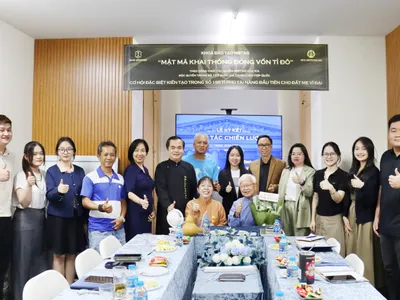 KA ký kết hợp tác với ông Nguyễn Trọng Cơ – Giám đốc Trung tâm UNESCO Nghiên cứu Sưu tầm Cổ vật Việt Nam và ông Nguyễn Văn Minh – CTHĐQT Công ty CP Năng lượng và Hàng hải Biển Đông
