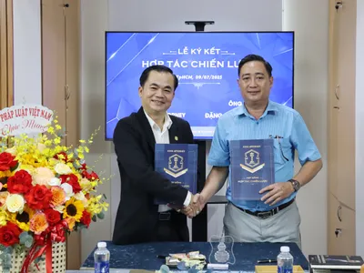 Lễ ký kết hợp tác giữa Công ty Cổ phần King Attorney với ông Đặng Quang Trung và ông Võ Văn Hoàng Minh