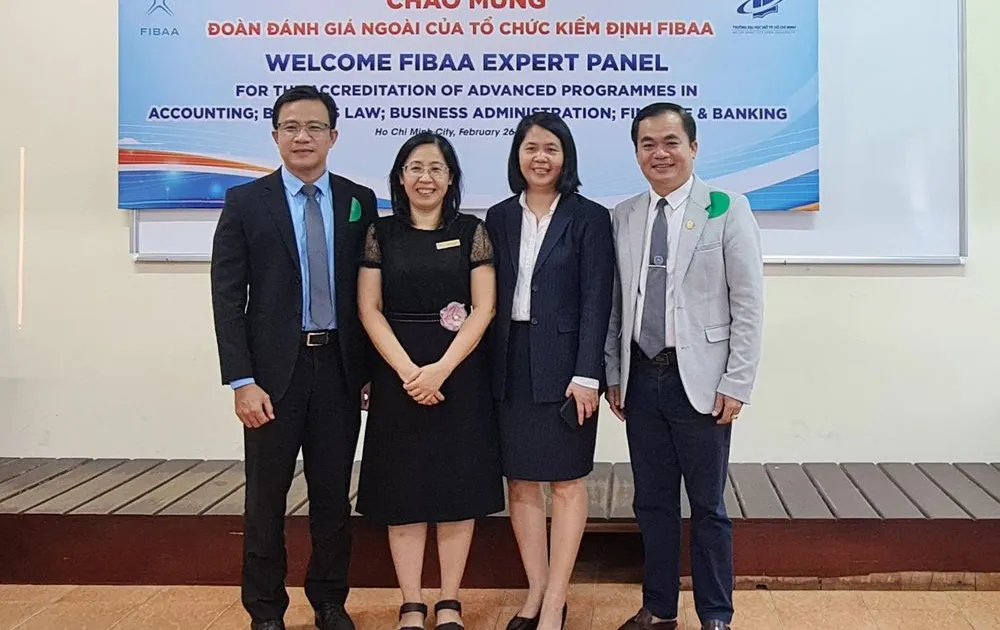 Doanh nhân Đỗ Hữu Chiến (JD. Martin Do) - Tổng giám đốc Công ty CP King Attorney tham gia trả lời phỏng vấn chương trình đào tạo ngành Luật Kinh tế Chất lượng cao Đại học Mở TP. Hồ Chí Minh