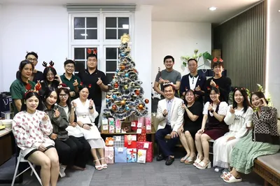 Khoảnh khắc ấm áp của Gia đình King Attorney trong Tiệc Giáng Sinh 2023