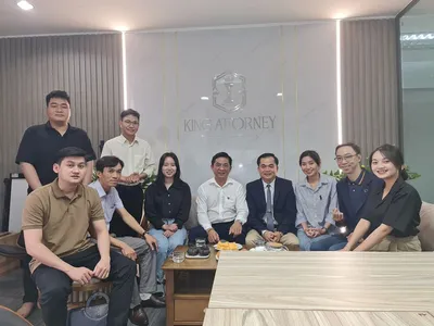 Hiệu trưởng Trường Cao đẳng Công thương Miền Trung ghé thăm trụ sở Công ty CP King Attorney